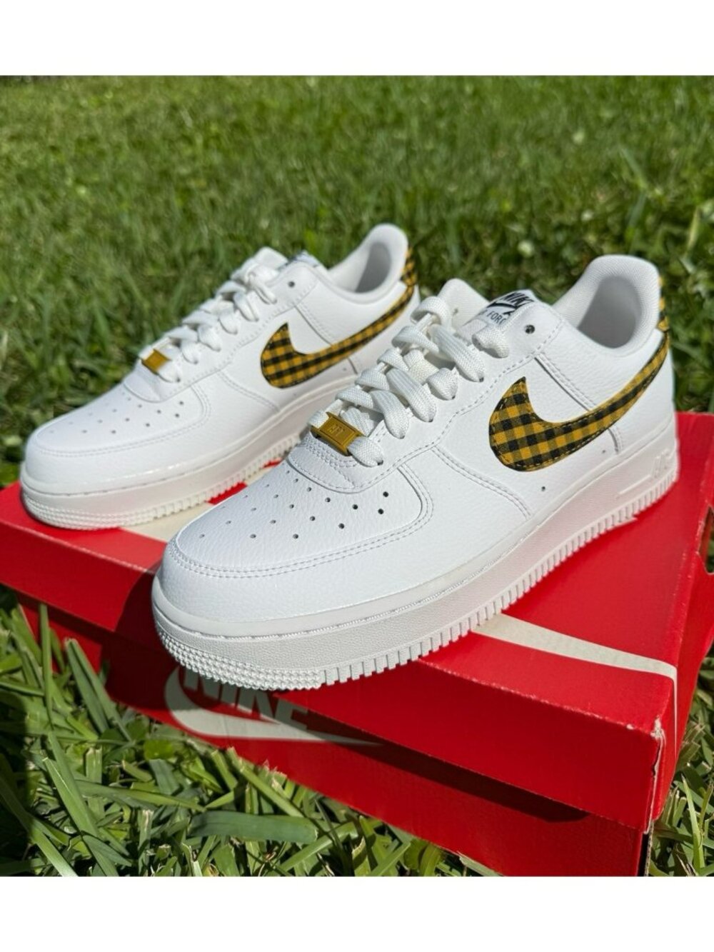 7.5 WOMEN'S NIKE AIR Force 1 07 ESS TREND LOW WHITE / BROWN DZ2784-102 SNEAKERS